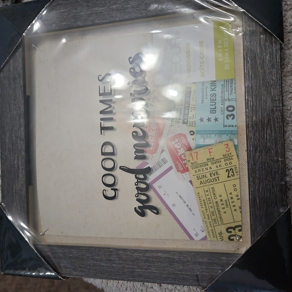 🩵New Studio Decor Shadowbox - Picture 3 of 3